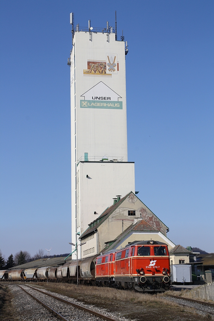 NLB - Tandem 2143 070-7 und 2143.56 mit dem SLGAG 97415 am 25.Februar 2018 in Wetzleinsdorf.