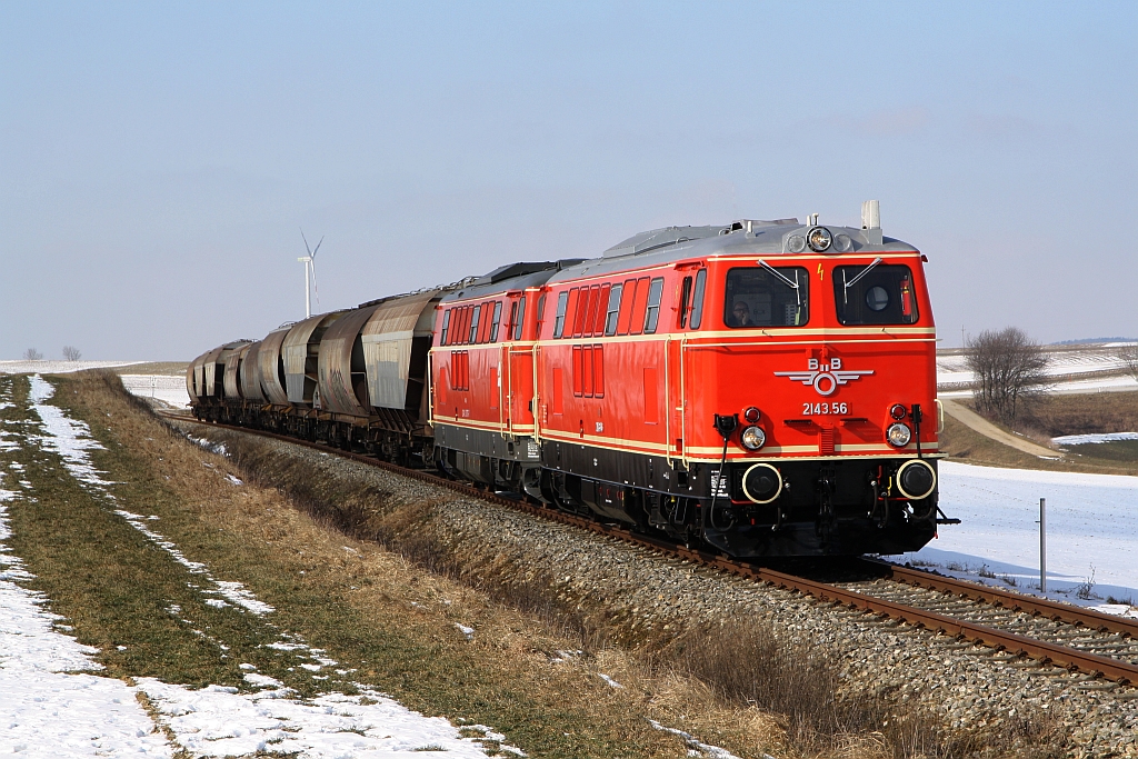 NLB - Tandem 2143.56 und 070-7 mit dem SLGAG 97414 am 25.Februar 2018 zwischen Naglern und Ernstbrunn.