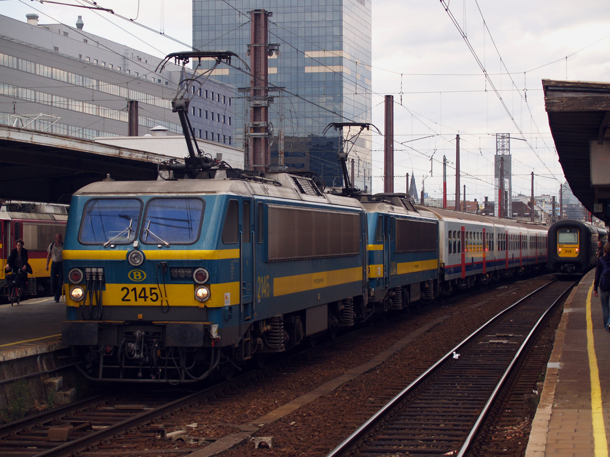 NMBS 2145+2104, Brussel Midi, 16-8-2011