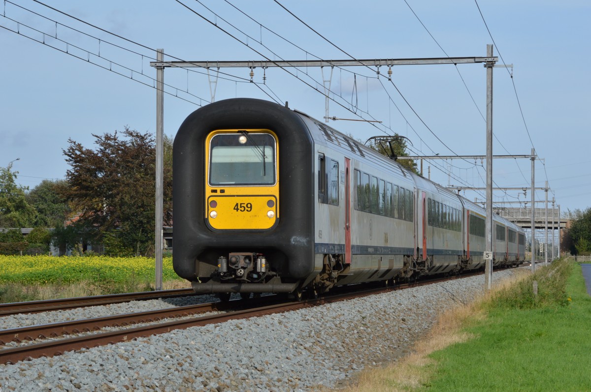 NMBS 459 - Trein IC 714 - Antwerpen-Centraal naar Kortrijk. Foto: Waregem (B), Spitaalstraat op 2014-10-10 om 16:10