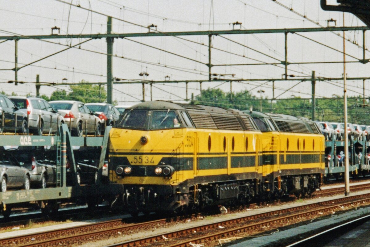 NMBS 5534 steht am 1 September 2003 in Roosendaal.