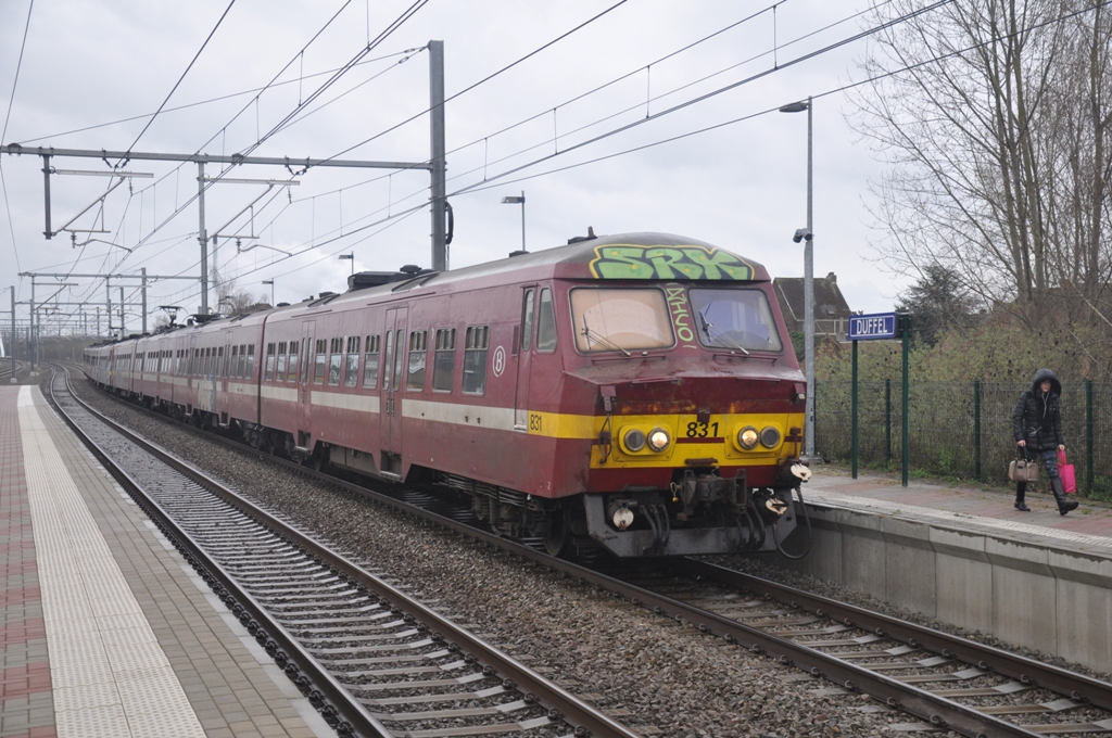 NMBS AM831 L-trein nach Antwerpen aufgenommen am 22/03/2014 im Bahnhof Duffel