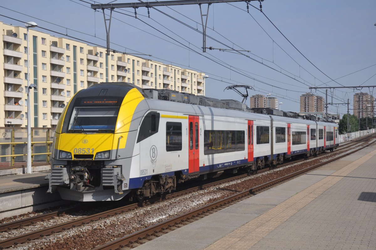 NMBS Desiro 08531 mit IC nach Noorderkempen, aufgenommen 01.08.2015 am Bahnhof Antwerpen-Luchtbal 