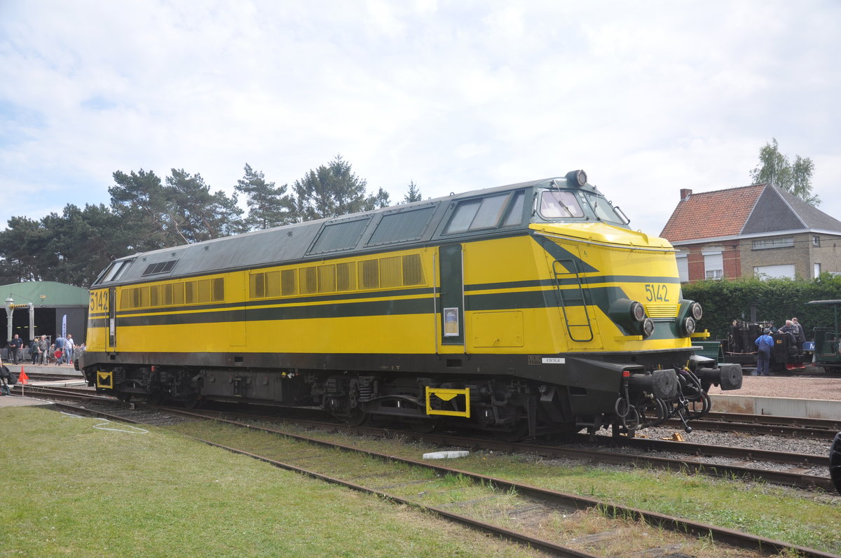 NMBS hld 5142 aufgenommen 30.04.2017 am Bahnhof Maldegem 