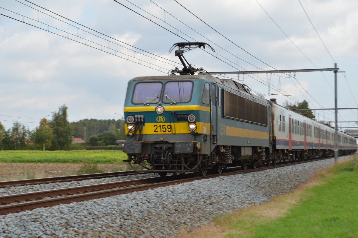 NMBS/SNCB 2105 - IR 4114 Kortrijk-Leuven. Foto genomen in Waregem - 2014-10-01
