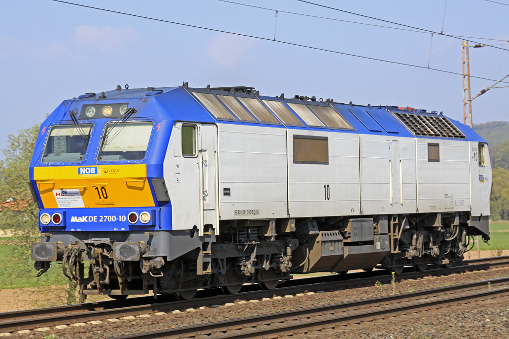NOB 10 MaK DE2700 # 251 010-5 Solo am 23.04.15.  15:03 nördlich von Salzderhelden am BÜ Km 75,1 der KBS 350 in Richtung Göttingen