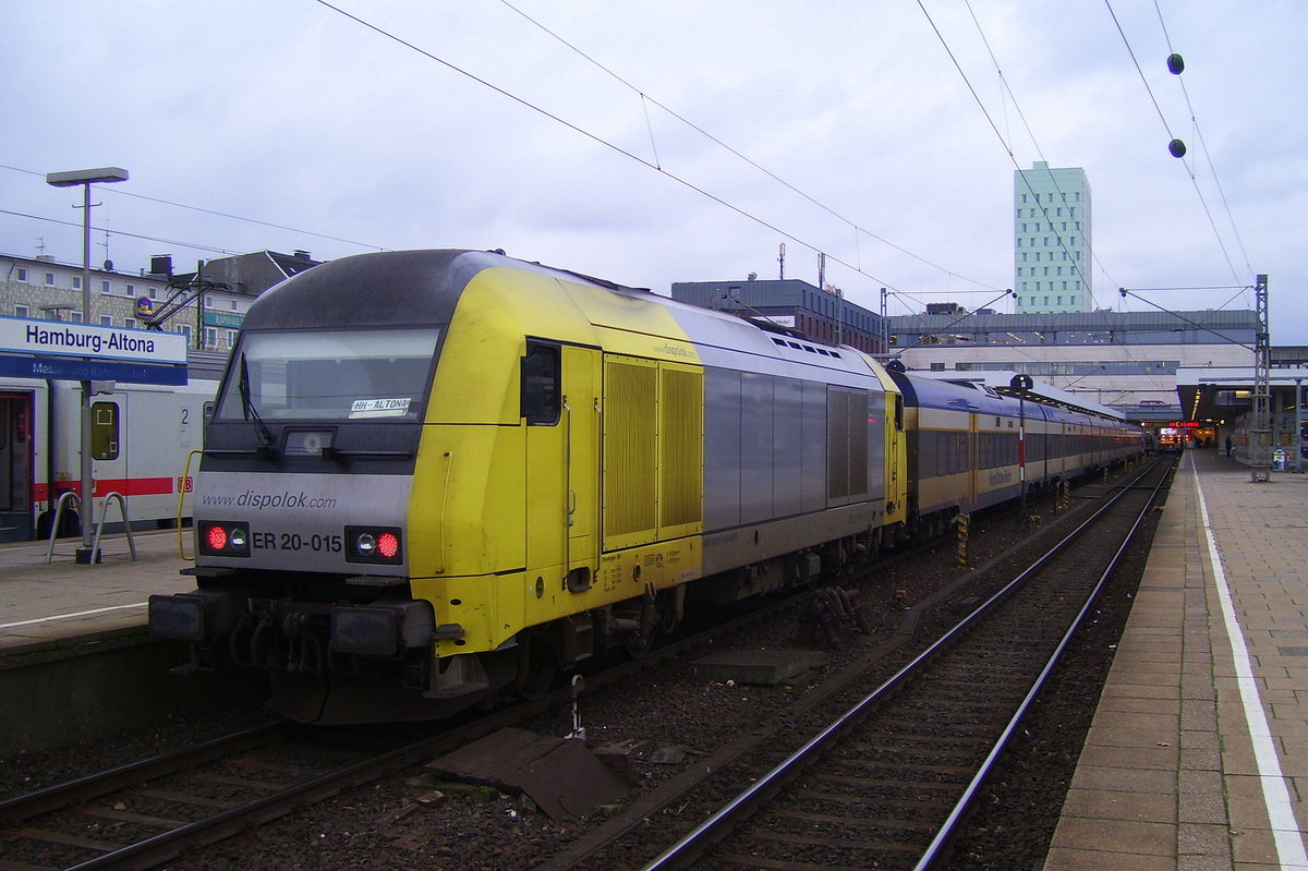 NOB 223 015-9 mit der NOB 90520 nach Westerland (Sylt), am 22.11.2010 in Hamburg- Altona