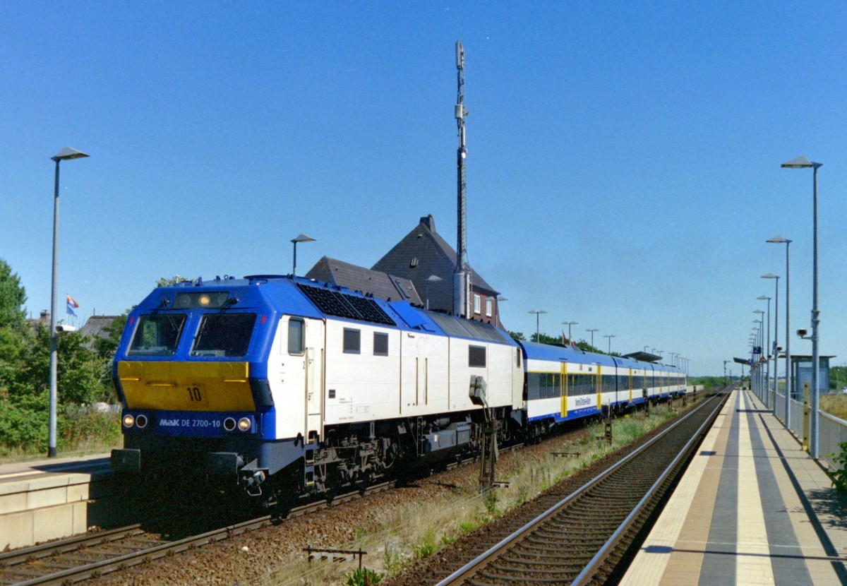 NOB 2700-10 mit NOB 80604 (Niebll–Westerland [Sylt]) am 19.07.2006 in Keitum