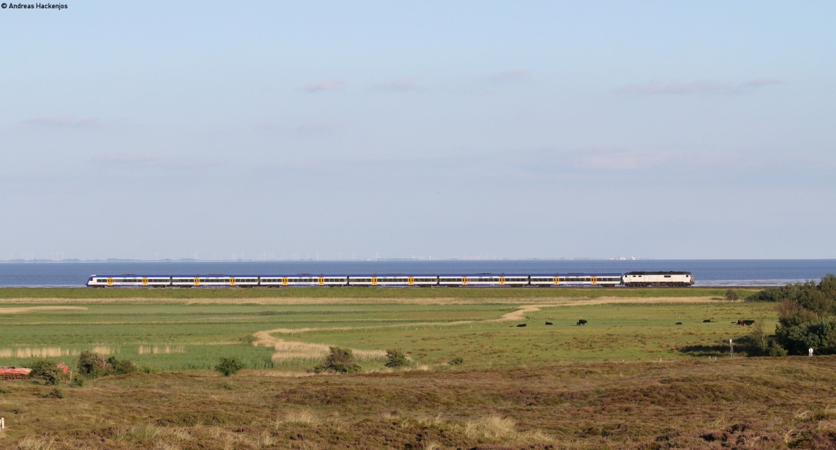 NOB81733 (Westerland(Sylt)-Hamburg Altona) mit Schublok 251 007-1 bei Morsum 29.5.14