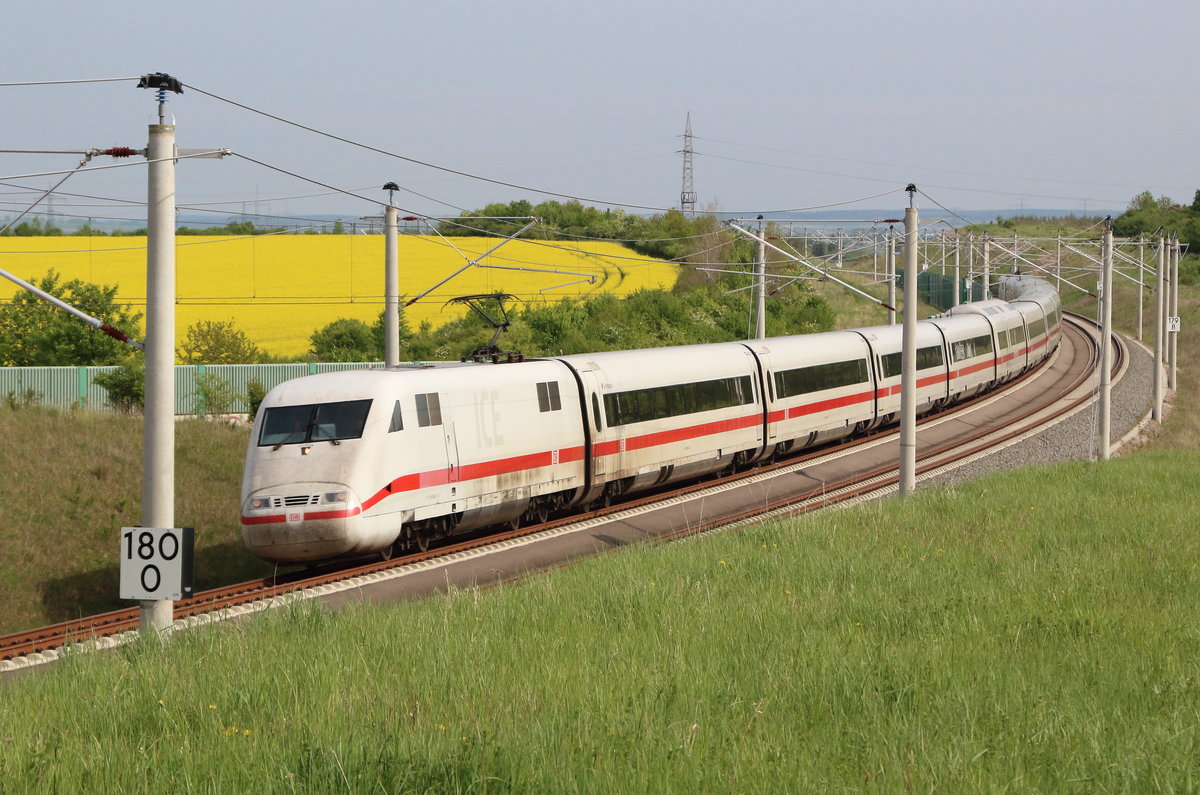 Noch 12 Kilometer und 9 Minuten Fahrzeit, dann ist für Tz  Gelnhausen  als ICE706 (München - Berlin) der nächste Halt, Erfurt Hbf, erreicht.

Mohlsdorf, 2. Mai 2018