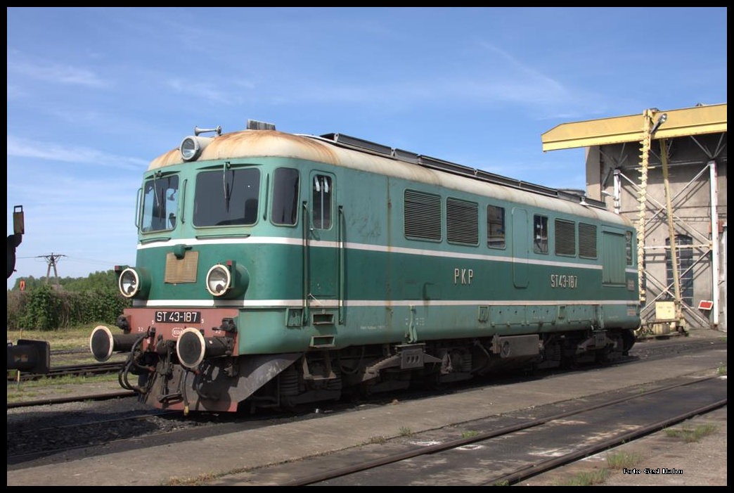 Noch in alter Lackierung stand ST43-177 am 22.5.2016 im Depot Kamienice Zabkowicki.