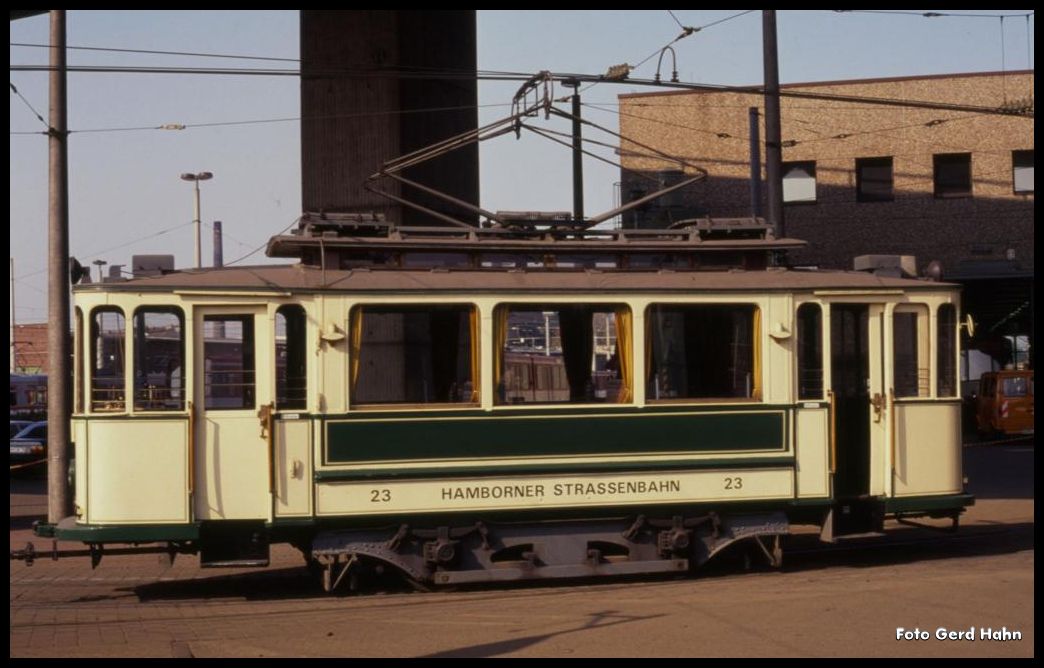 Noch aus der Zeit der Hamborner Straßenbahn stammt der Oldtimer TW 23, der am 10.5.1991 anläßlich des BDEF Tages im Depot Duisburg gezeigt wurde.