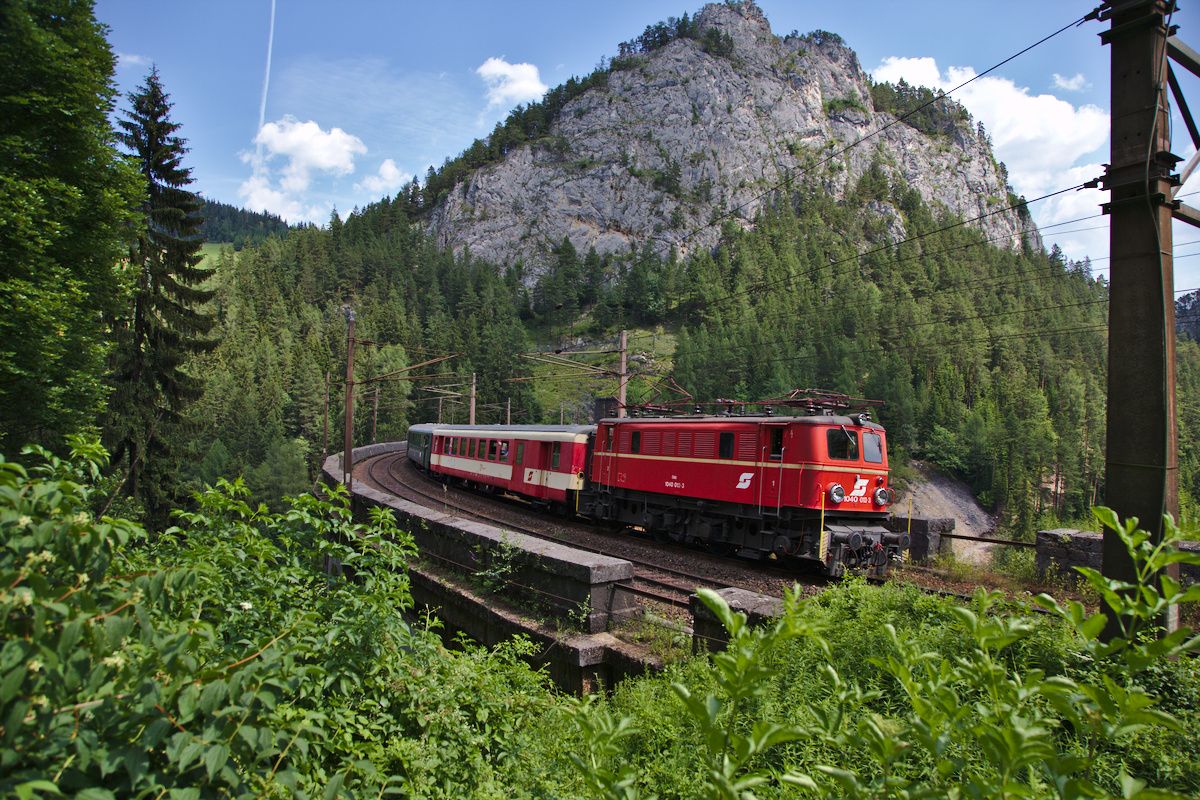 Noch ein Foto von der 1040 013-3 am Viadukt über die Kalte Rinne. (12.07.2015)