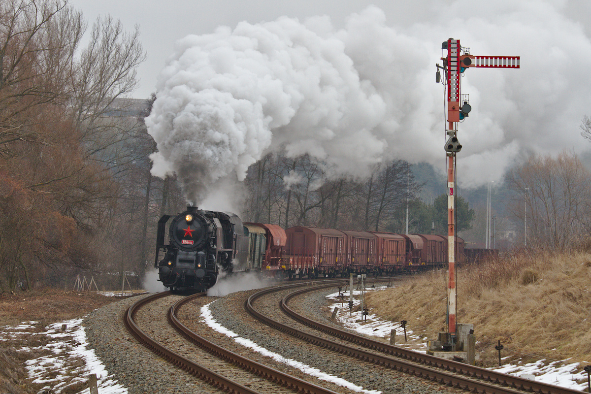 Noch ein Foto des mit der 556 036 bespannten Foto-Güterzugs auf tschechischem Gebiet - hier die Ausfahrt aus Nemotice. (17.02.2017)