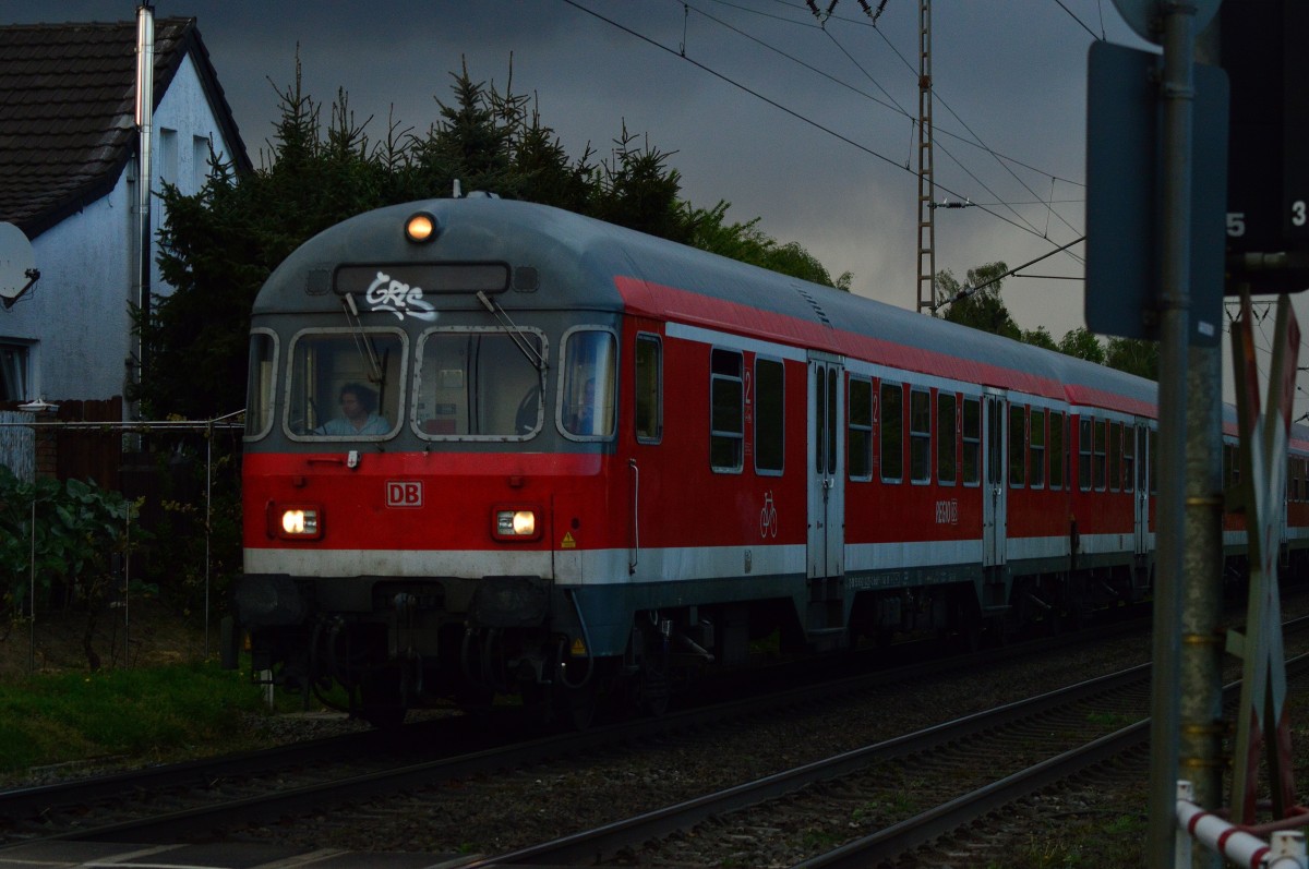 Noch ein Karlsruhersteuerwagen am Bü Dahler Weg in Wickrath am Abend des 14.4.2014 nur diesen erwischte ich mal wieder bei einem Regenschauer....