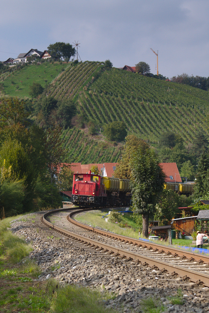 Noch einmal die V600 bzw. 2600.002, die sich sichtlich schwer tat, ihren leeren Gterzug in Deutschlandsberg bergwrts zu befrdern. (25.09.2013)