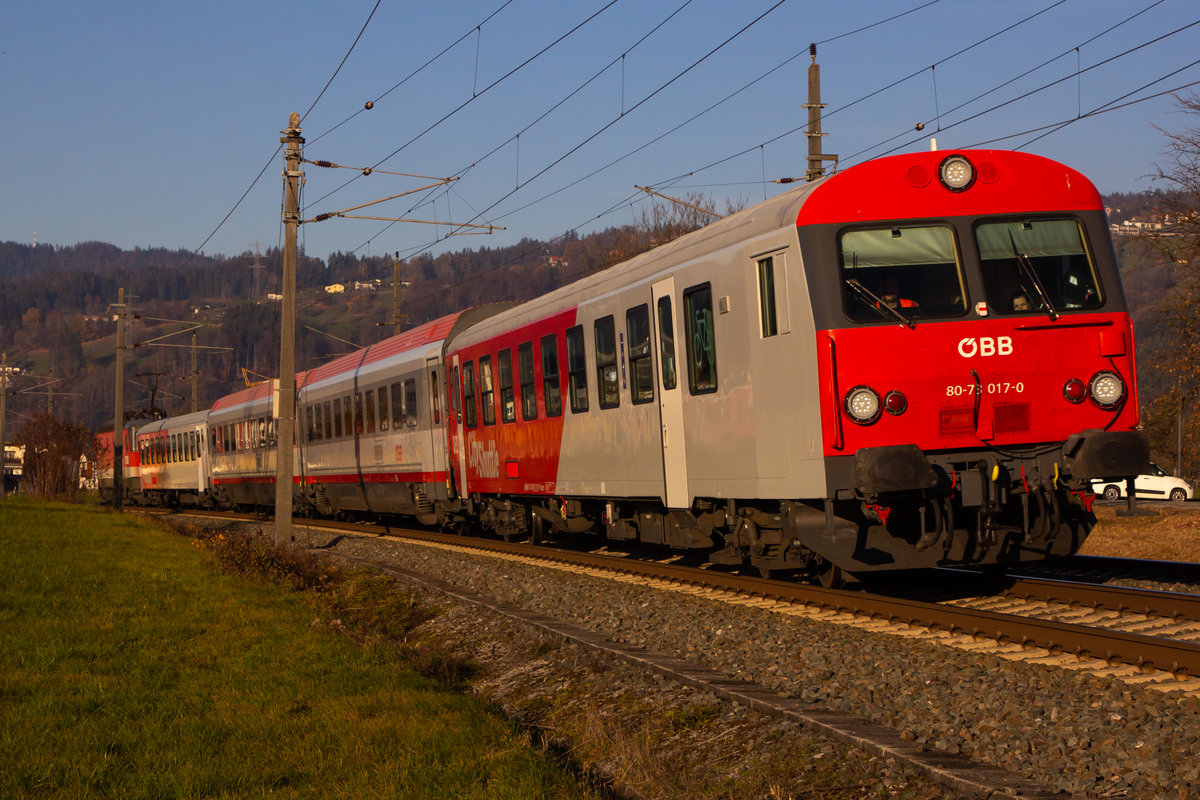 Noch fährt die Spezial S-Bahn/REX Garnitur bestehend auf 2 CityShuttle Wagen und 2 IC Wagen. Geschoben von 1144 029 bei Schwarzach. 18.11.20