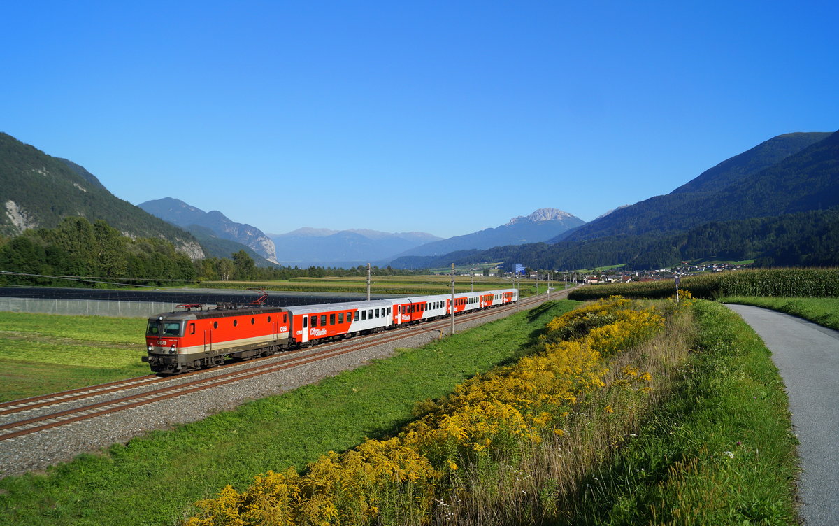 Noch gibt es auf der Arlbergbahn auf der Relation Innsbruck - Landeck in der Hauptverkehrszeit Verstärkerzüge, die mit Wendezuggarnituren und einer 1144 geführt werden. Am 04.09.2019 ist die 1144 048-6 bei Kaiserwetter mit dem REX 5394 nach Landeck-Zams unterwegs und konnte bei Flaurling festgehalten werden. Gruß an den Lokführer!
