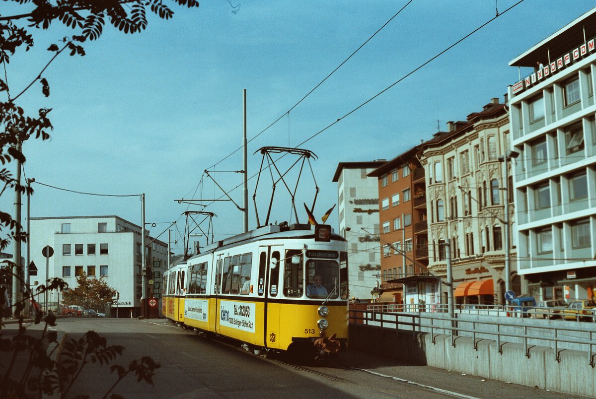 Noch im Herbst 1983 musste die Stuttgarter Straßenbahn ab der Station Hohe Straße um die Stadtbahnbaustelle herum fahren, um ins Zentrum zu gelangen, so auch ein Zug der Linie E zum Cannstatter Wasen.