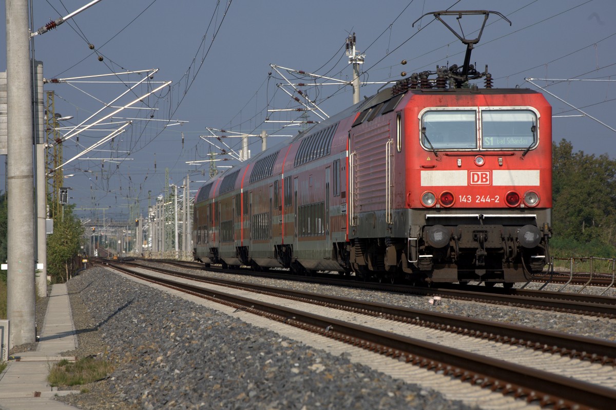 Noch immer sind die Zge der Linie S1  auf den Fernbahgleisen unterwegs, aber der Fortschritt der Baumanahmen ist zu erkennen.  Westlich von Radebeul West. 14.09.2013 09:57 Uhr