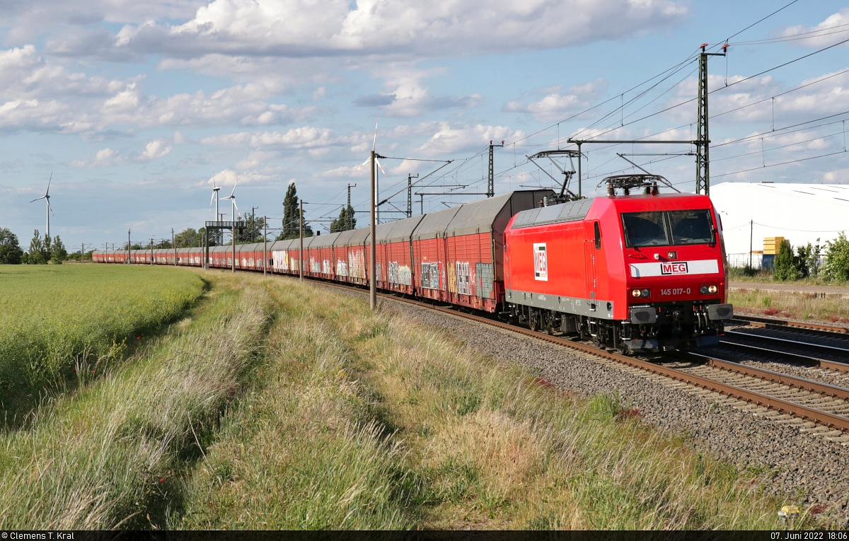 Noch mal MEG – diesmal mit Autotransportzug, gezogen von 145 017-0 in Niemberg Richtung Halle (Saale).

🧰 DB Cargo, vermietet an die Mitteldeutsche Eisenbahn GmbH (MEG)
🕓 7.6.2022 | 18:06 Uhr
