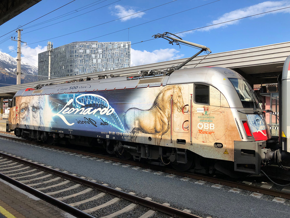Noch eine Nahaufnahme der 1216 019  Leonardo da Vinci  die diese schöne Beklebung leider bald verlieren wird...
Innsbruck Hbf am 20.04.2021