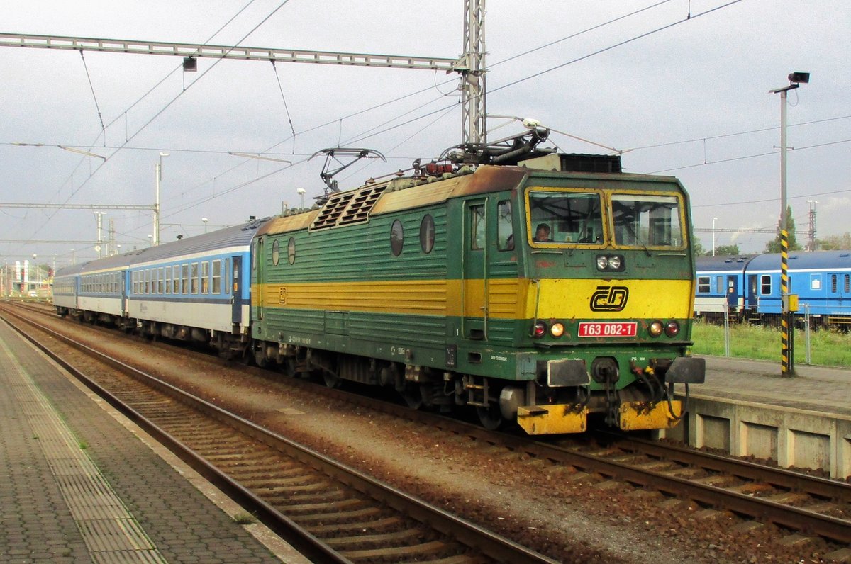 Noch in Originallackierung treft am 22 September 2017 CD 163 082 in Bohumin ein. 