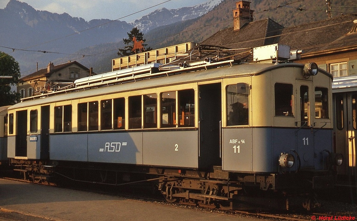 Noch im Originalzustand präsentiert sich ABFe 4/4 11 der ASD im Mai 1980 in Aigle