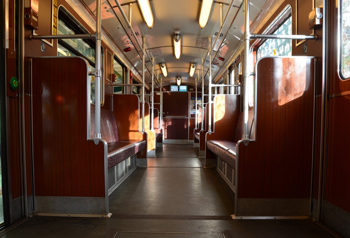 Noch sehr gemütlich und einladend wirken die alten A3L Triebwagen. Gebaut wurden sie von 1960 bis 1994.

Berlin Zehlendorf 03.01.2018