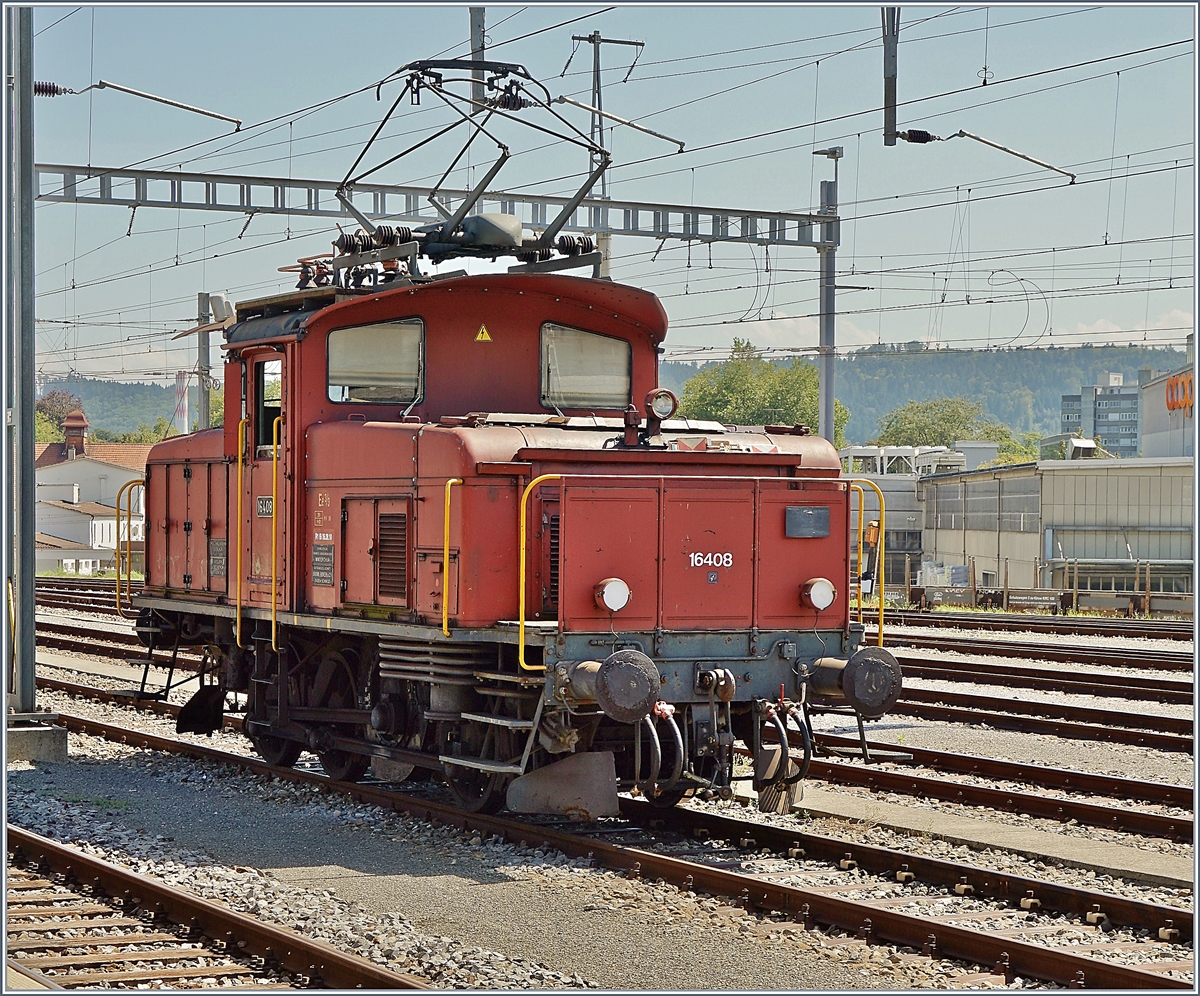 Noch steht einige wenige im Einsatz, auch wenn die Ee 3/3 16408 (Baujahr 1946) hier in Biel/Bienne auf einen solchen wartet.
18. August 2017 
