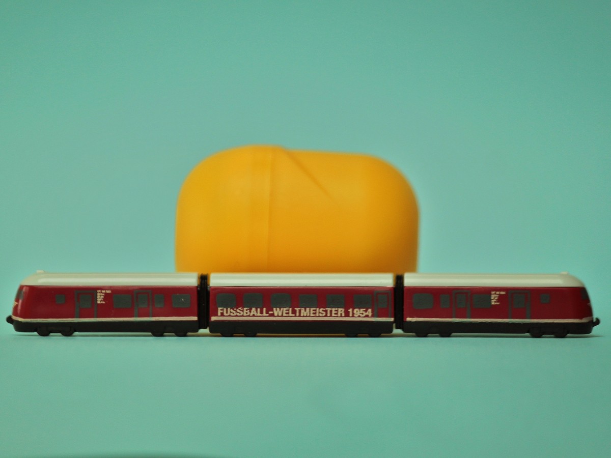 Noch eine berraschung aus aus einem Schokoei, diesmal ist es der VT 08 mit dem die deutsche Fuballnationalmaschaft 1954 nach dem  Wunder von Bern  nach Singen fuhr.