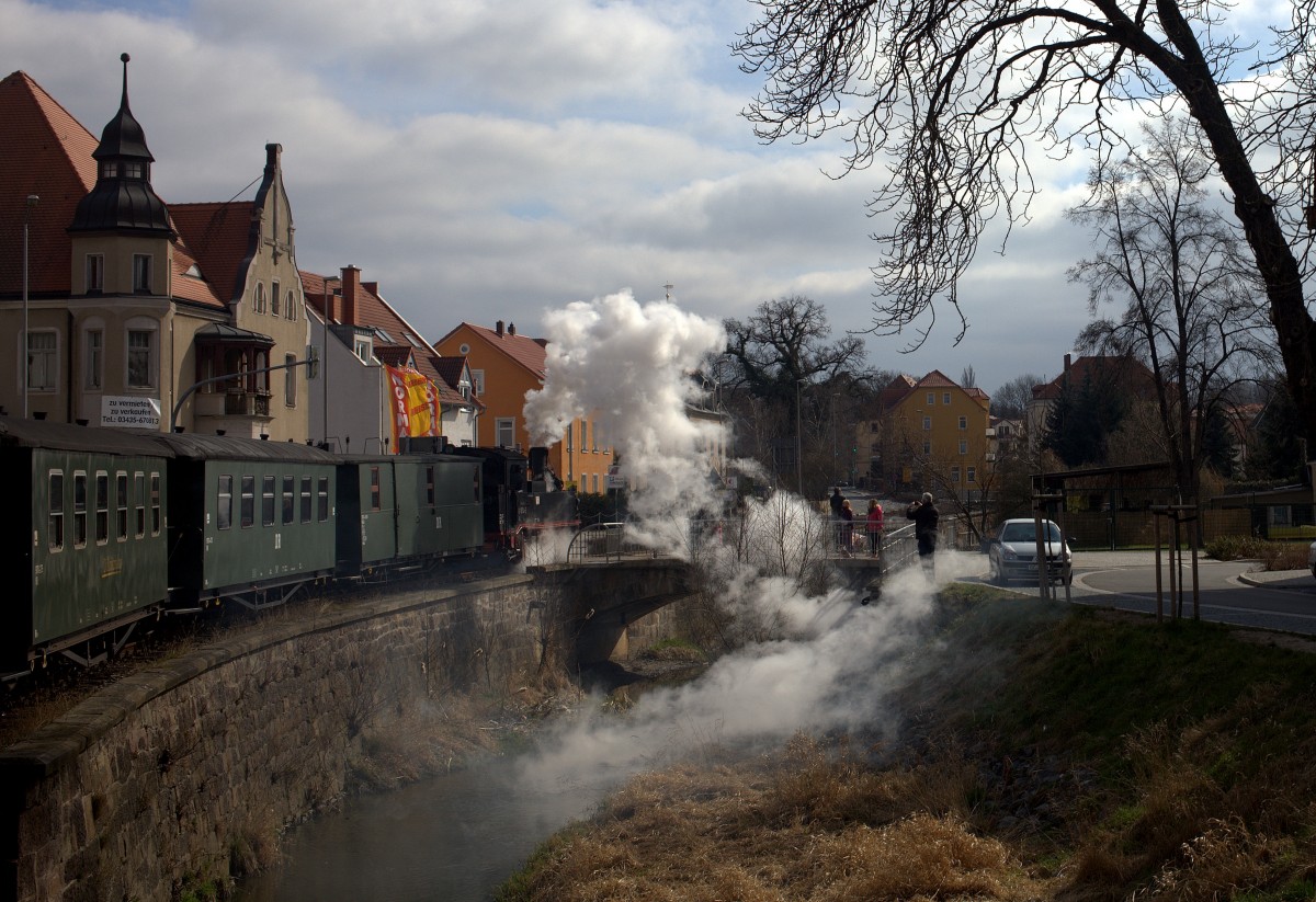 Nochmal ausgerichtet dampft nun die Döllnitzbahn durch Oschatz Richtung Mügeln.
22.03.2015 13:54 Uhr.
