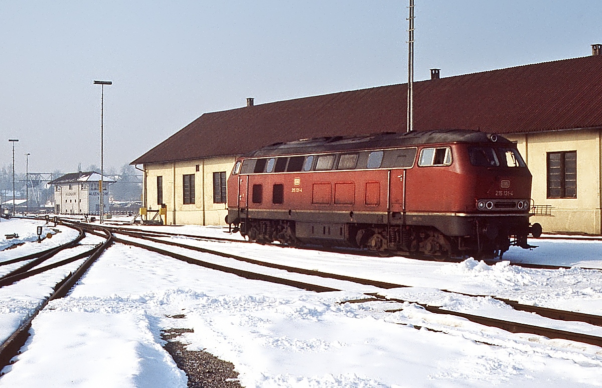 Nochmals 215 131-4 am 14.02.1983 im Bw Aulendorf