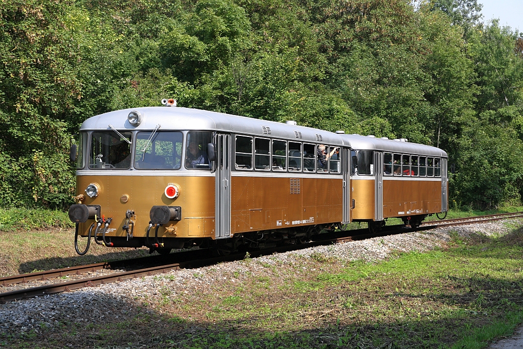 NÖVOG 5081 051-4 und 6581 055-8 am 16.September 2018 als SR 16808 von Waldmühle nach Wien Meidling kurz nach der Ladestelle Waldmühle.
