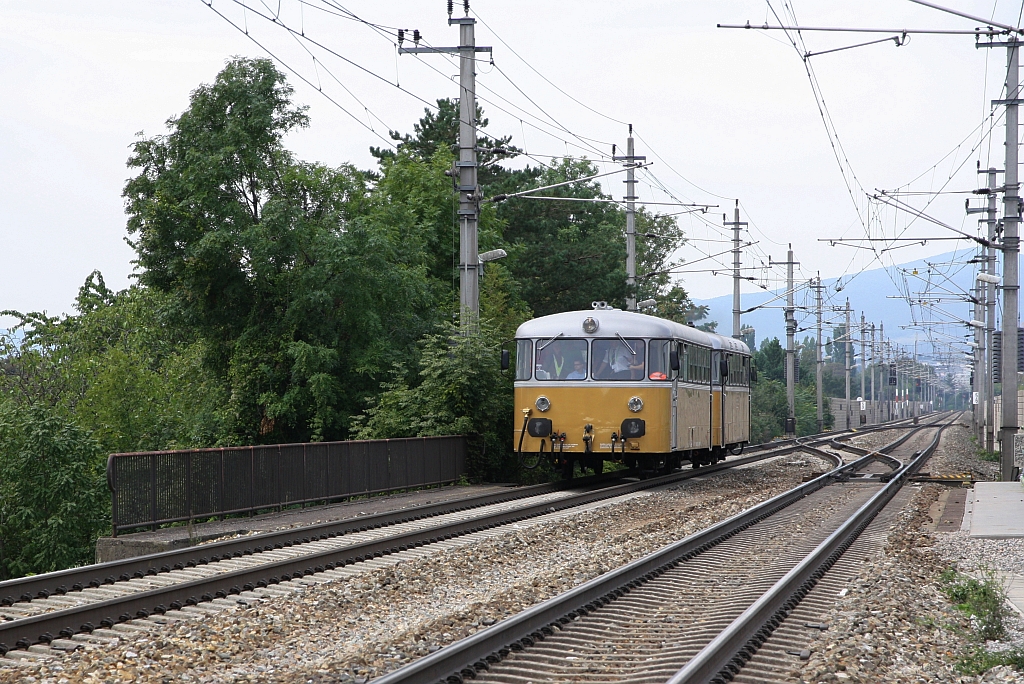 NÖVOG 6581 055-8 und 5081 051-4 als SR 16804 von Waldmühle nach Wien Meidling am 16.September 2018 bei der Haltestelle Hetzendorf.