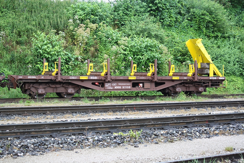 NÖVOG Schienentransportwagen/s 93108 am 27.Juli 2014 im Bf. Kirchberg an der Pielach.