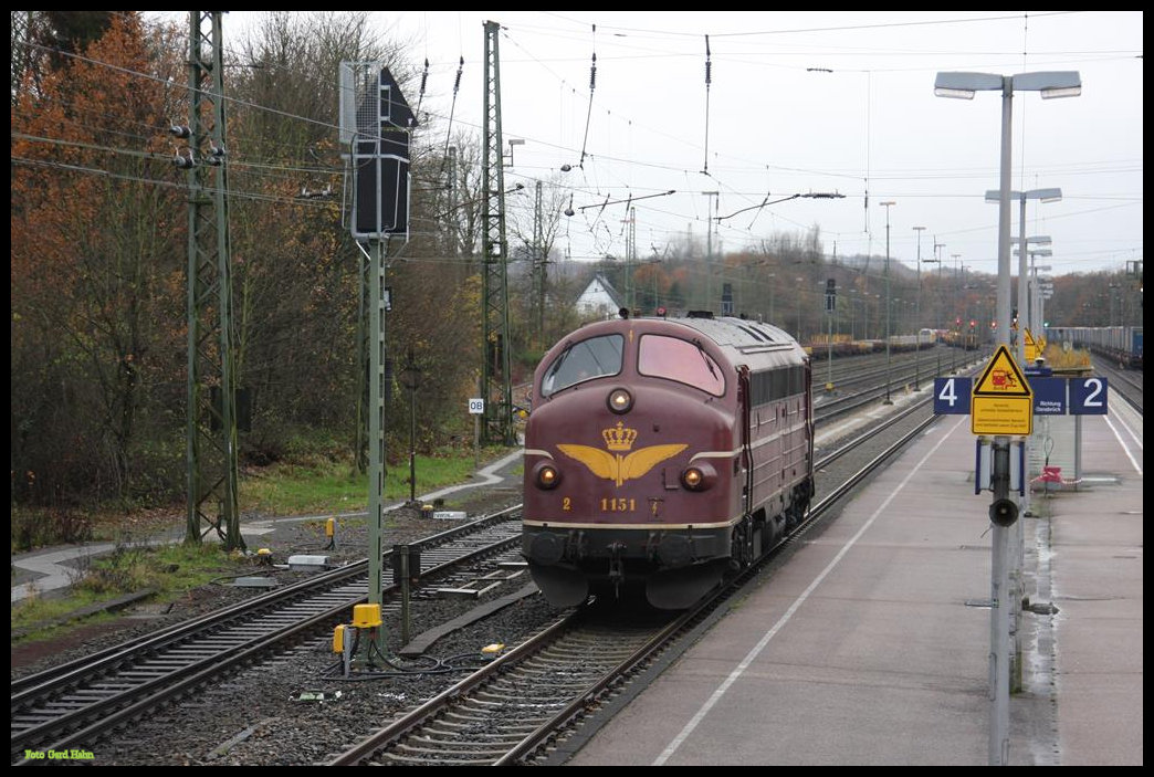 NOHAB 1151 rangiert hier am 24.11.2017 im Bahnhof Hasbergen.