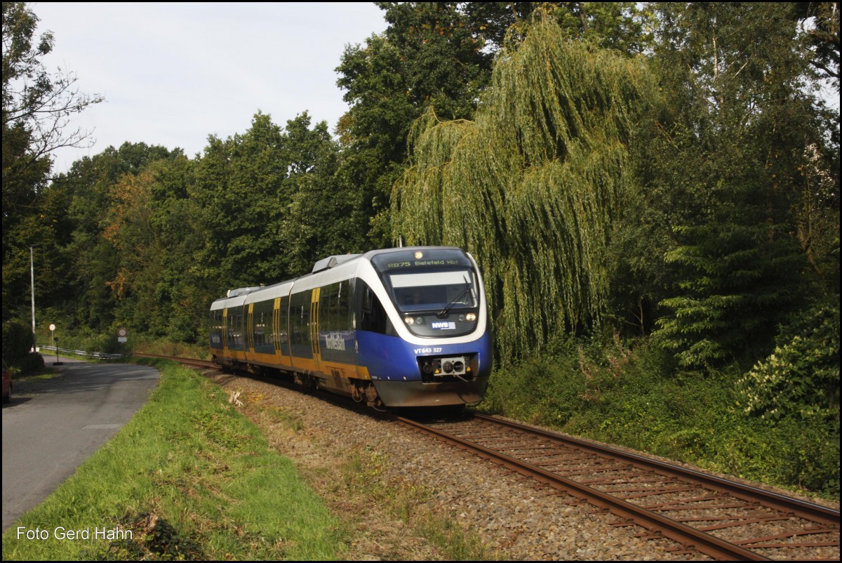 Nordwestbahn VT 643327 erreicht am 18.9.2015 auf der RB 75 nach Bielefeld fahrend den Ortsrand von Kloster Oesede.