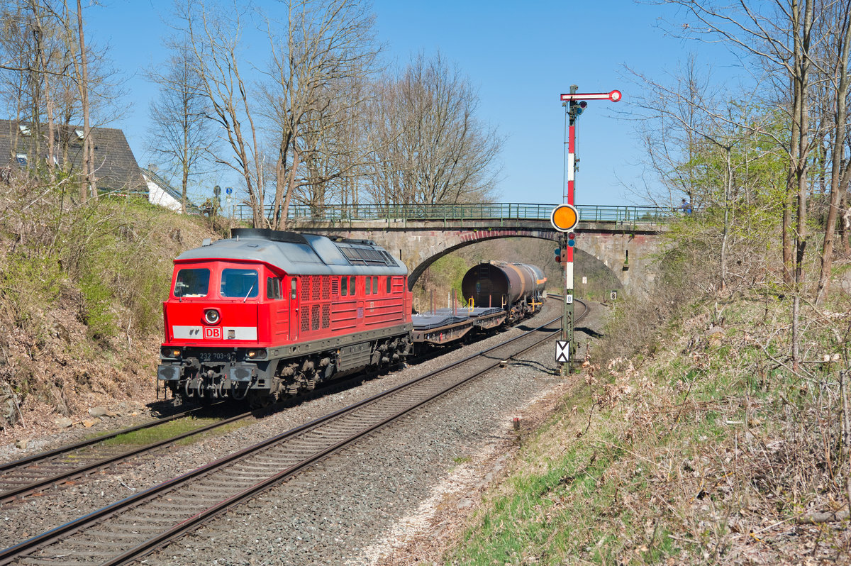 Normalerweise nimmt der EZ 45368 den direkten Weg von Cheb über das Pegnitztal nach Nürnberg. Aufgrund von Bauarbeiten fuhr der Zug am Ostermontag aber über Schwandorf und konnte so auf Naabtalbahn festgehalten werden, 22.04.2019