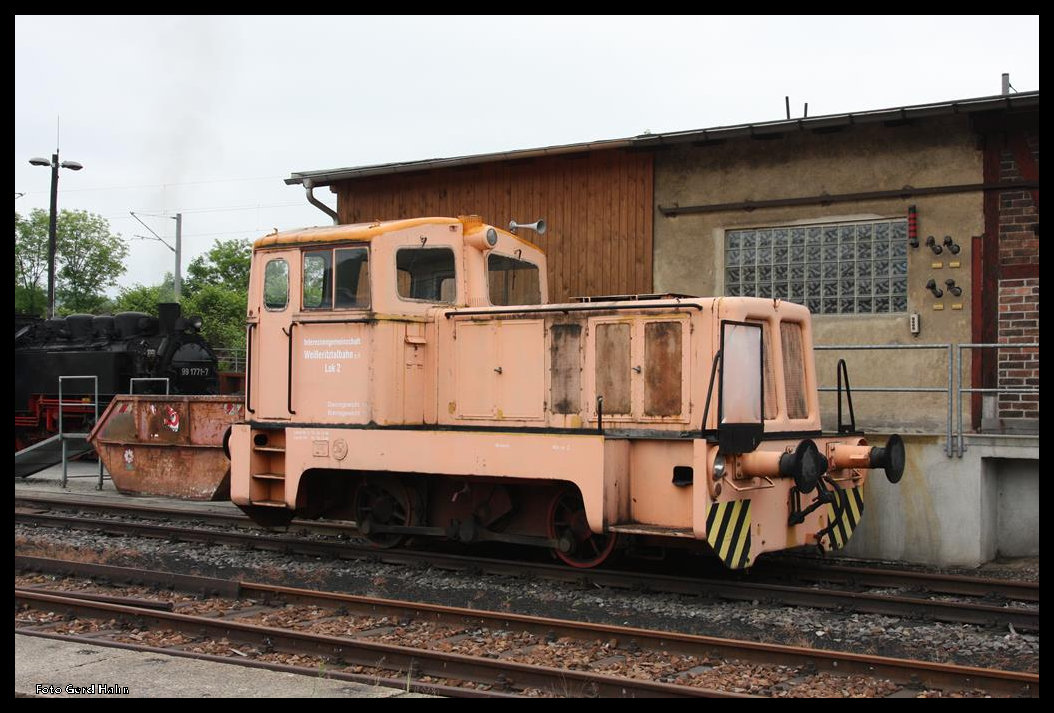 Normalspurige Rangierlok der Weißeritztalbahn im Bahnhof Freital Hainsberg am 25.5.2016.