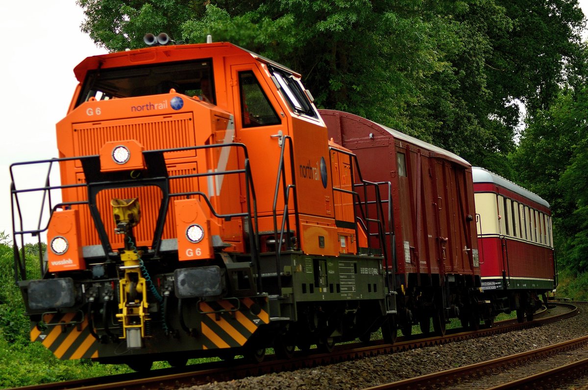 Northrail 0650 102-3 mit einer Sonderfahrt am Haken kommt sie aus Düsseldorf-Gerresheim gen Mettmann gefahren. 29.6.2017