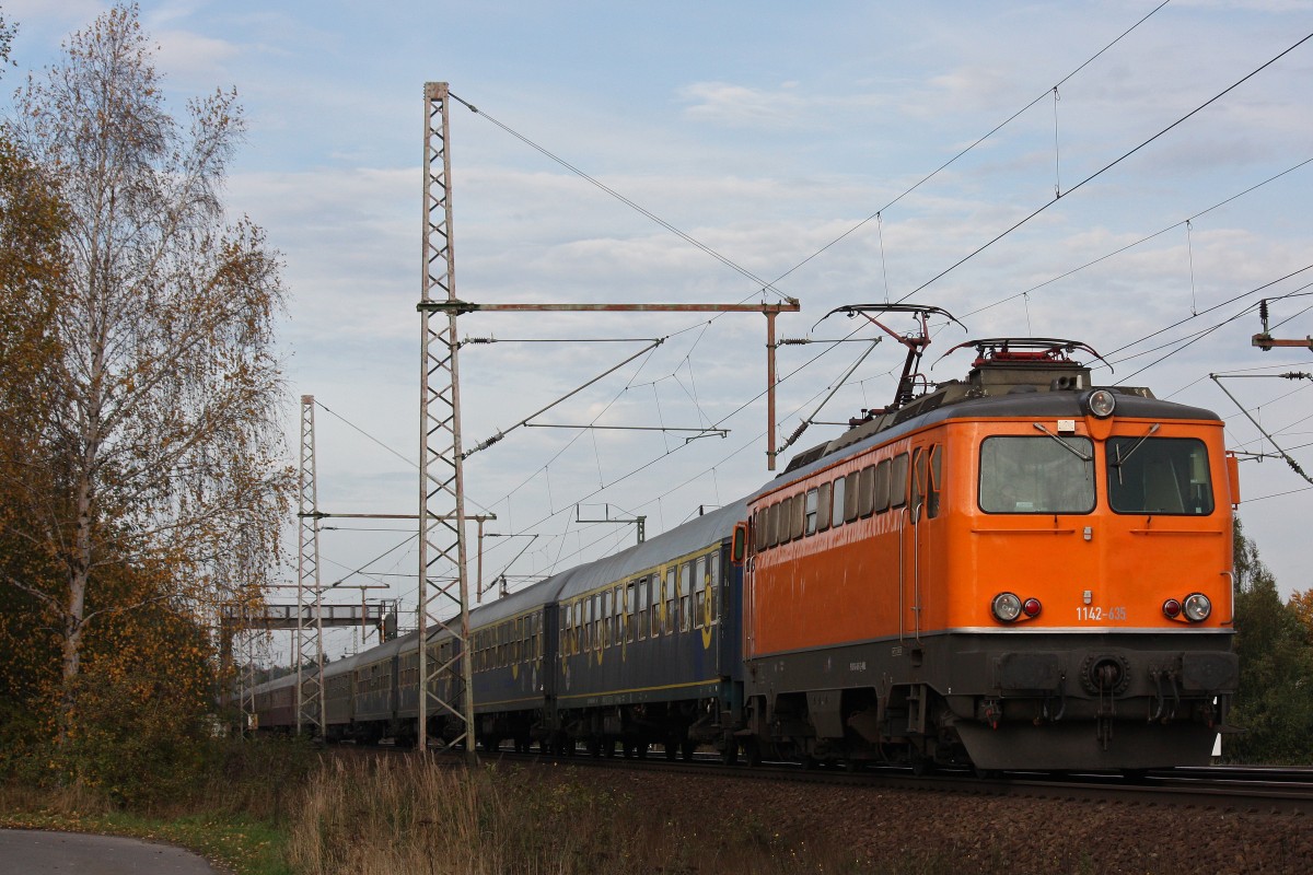 NorthRail 1142 635 am 19.10.13 mit einem Sonderzug in Dedensen-Gümmer.