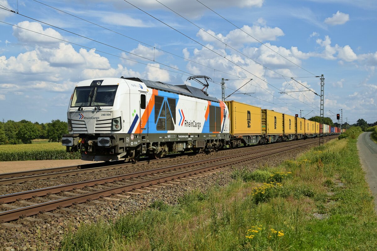 Northrail 248 004, vermietet an RheinCargo, mit Containerzug DGS 68735 Bremen-Grolland - Bönen (Bohmte-Stirpe, 05.09.2022).
