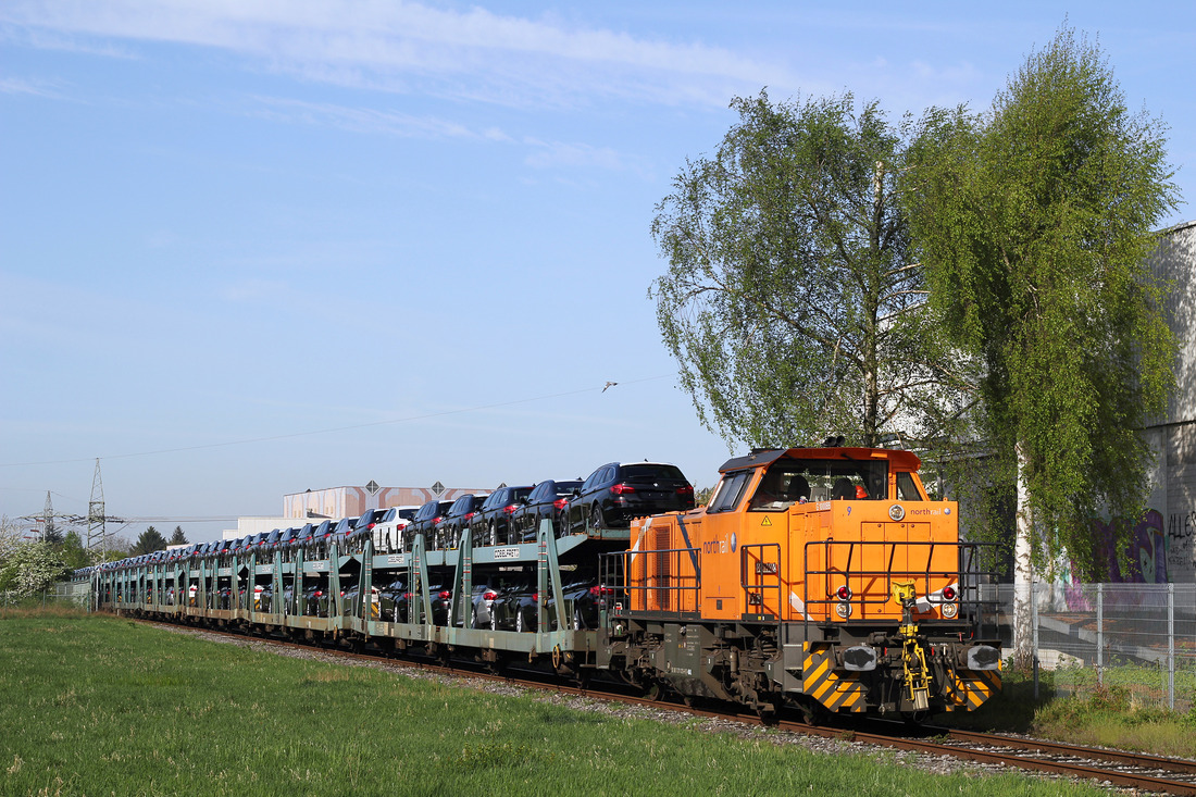 Northrail 271 025 (zum Aufnahmezeitpunkt im Leiheinsatz für die Hafen Krefeld GmbH & Co KG // Krefeld; BÜ Gatherhofstraße // 9. April 2014