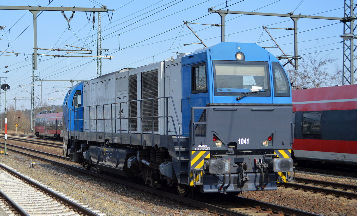 Northrail mit der MaK G 2000 BB  1041  [NVR-Nummer: 92 80 1273 013-3 D-NRAIL] am 14.03.22 Durchfahrt Bf. Golm. Wer die Lok möglicherweise im Moment angemietet hat?