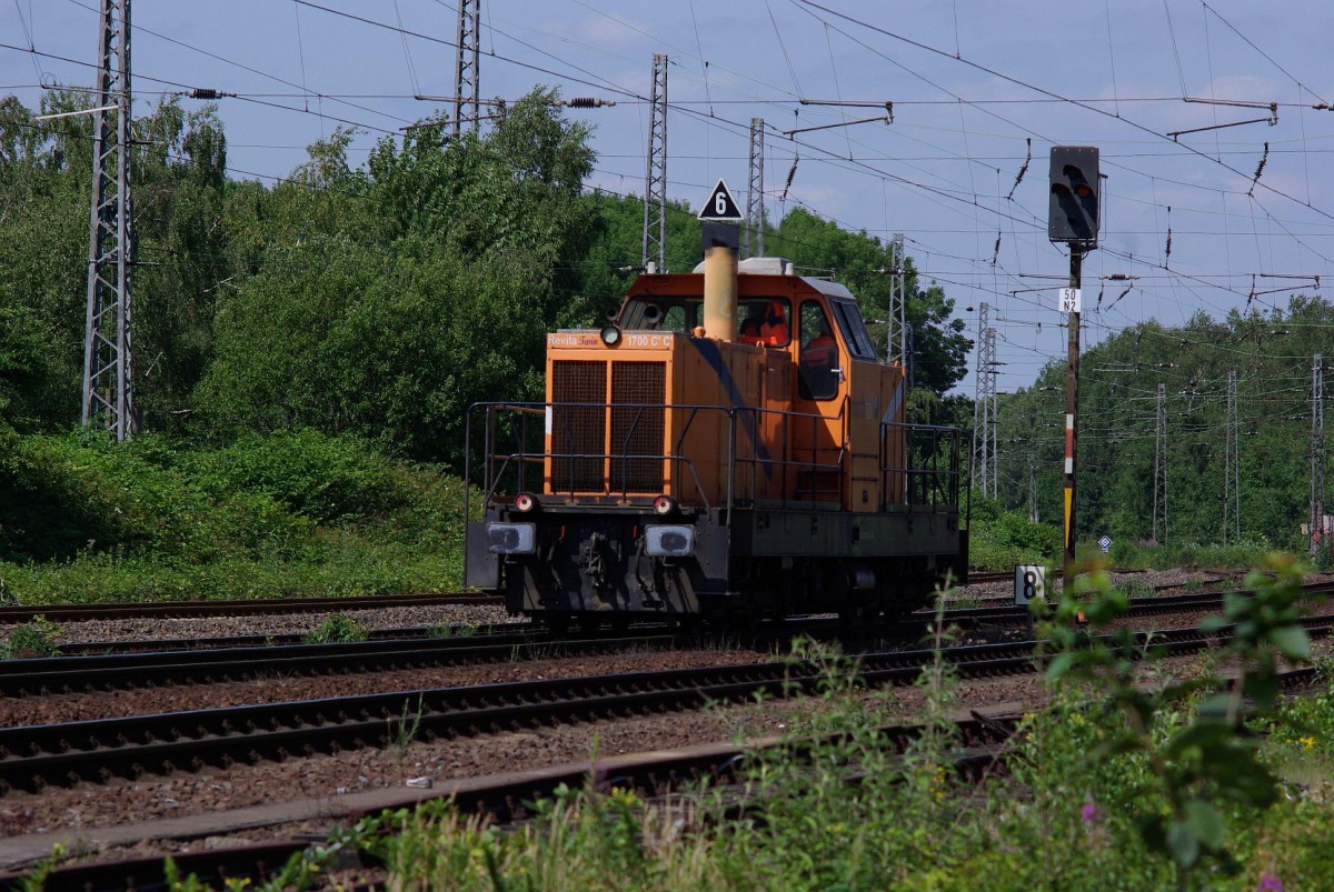 Northrail Revita Twin 1700 C'C', sechsachsiges Einzelstück, welches von Voith auf dem Fahrwerk (Rahmen, Getriebe, Drehgestelle) einer älteren KHD-Lok neu aufgebaut wurde. Sie durchfährt auf dem Foto am 6.7.2015 den ehemaligen Güterbahnhof Bochum Riemke.