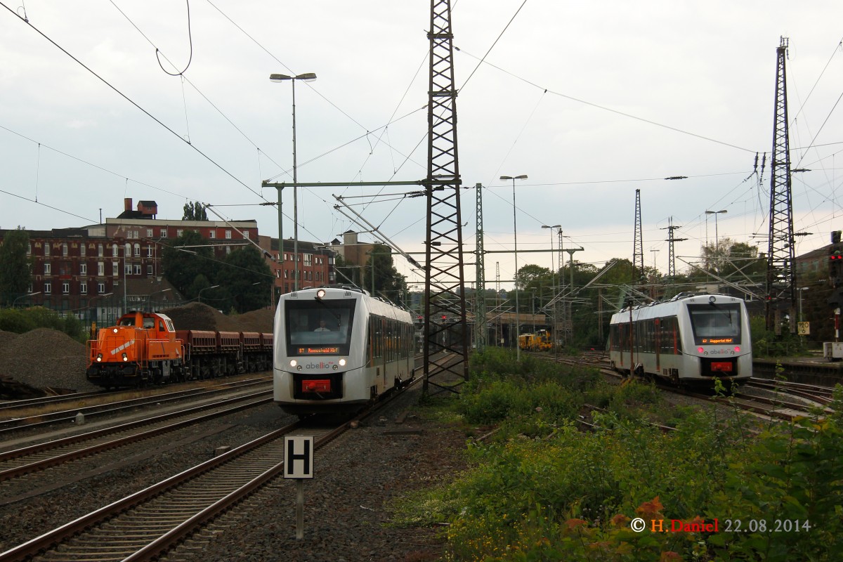 Northrail Voith Gravita und daneben zwei S7 am 22.08.2014 in Wuppertal Oberbarmen.