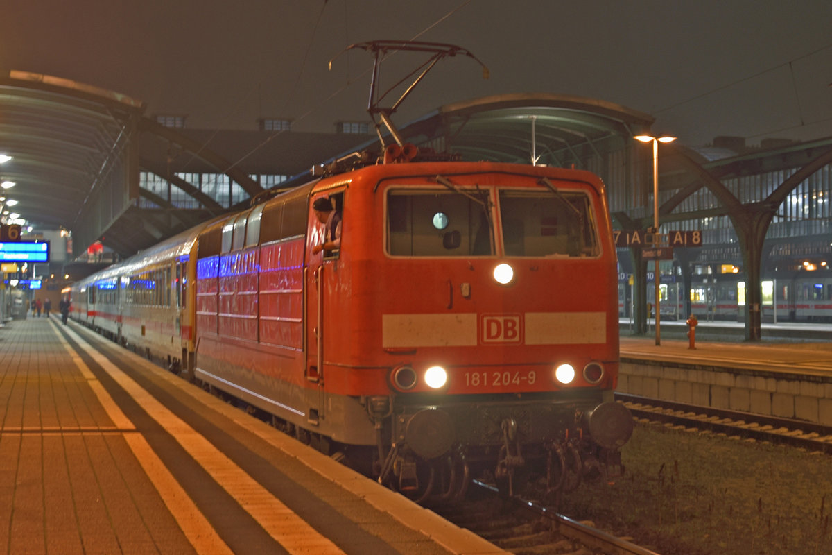 November 27th 2015. 181 204-9 on the Fridays/Sundays only IC 2057 from Saarbrüchen to Frankfurt.