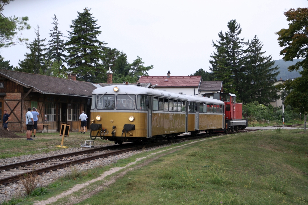 NOVOG 5081 051-4 am 01.September 2019 als SR 17230 (Waldmühle Lst. - Wien Meidling) im Bahnhof Perchtoldsdorf.