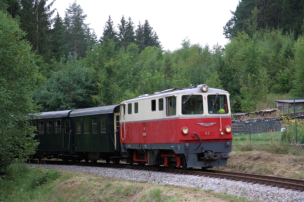 NOVOG V5 (ex ÖBB 2095.05) mit dem R 16928 (Gmünd N.Ö. - Litschau) am 26.Juli 2020 kurz vor Alt Nagelberg.